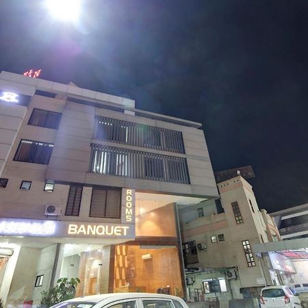 Hotel Navjivan Himatnagar エクステリア 写真