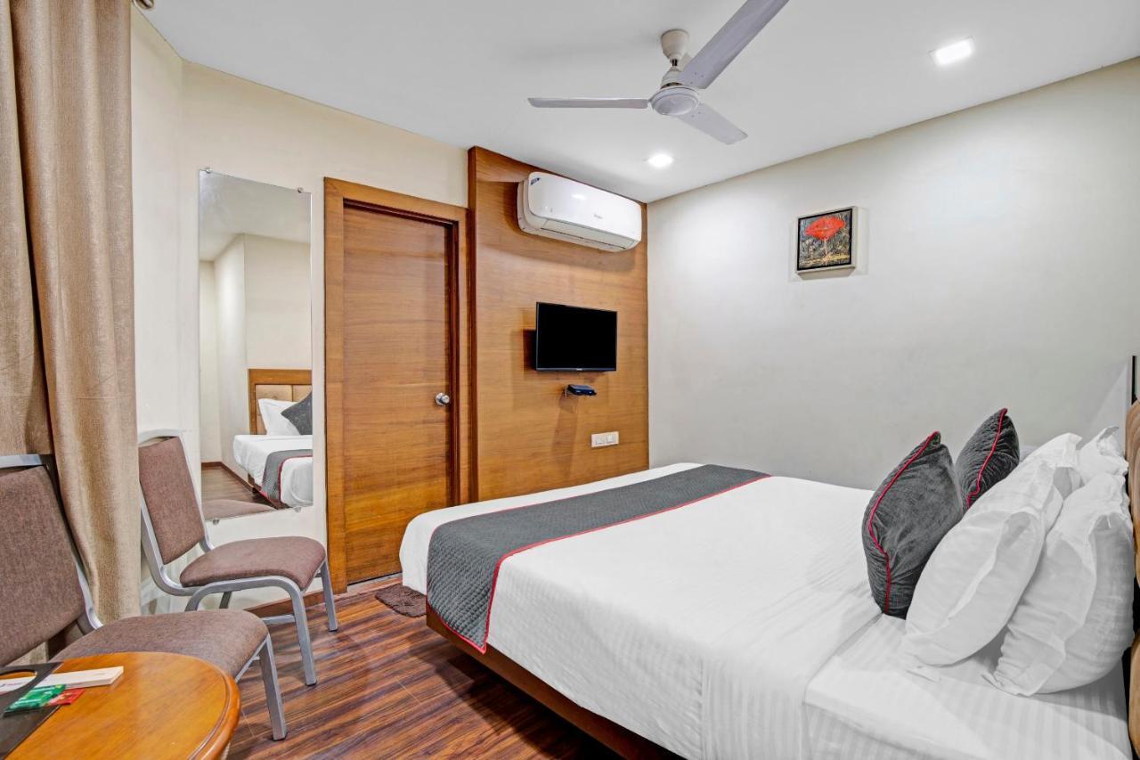 Hotel Navjivan Himatnagar エクステリア 写真