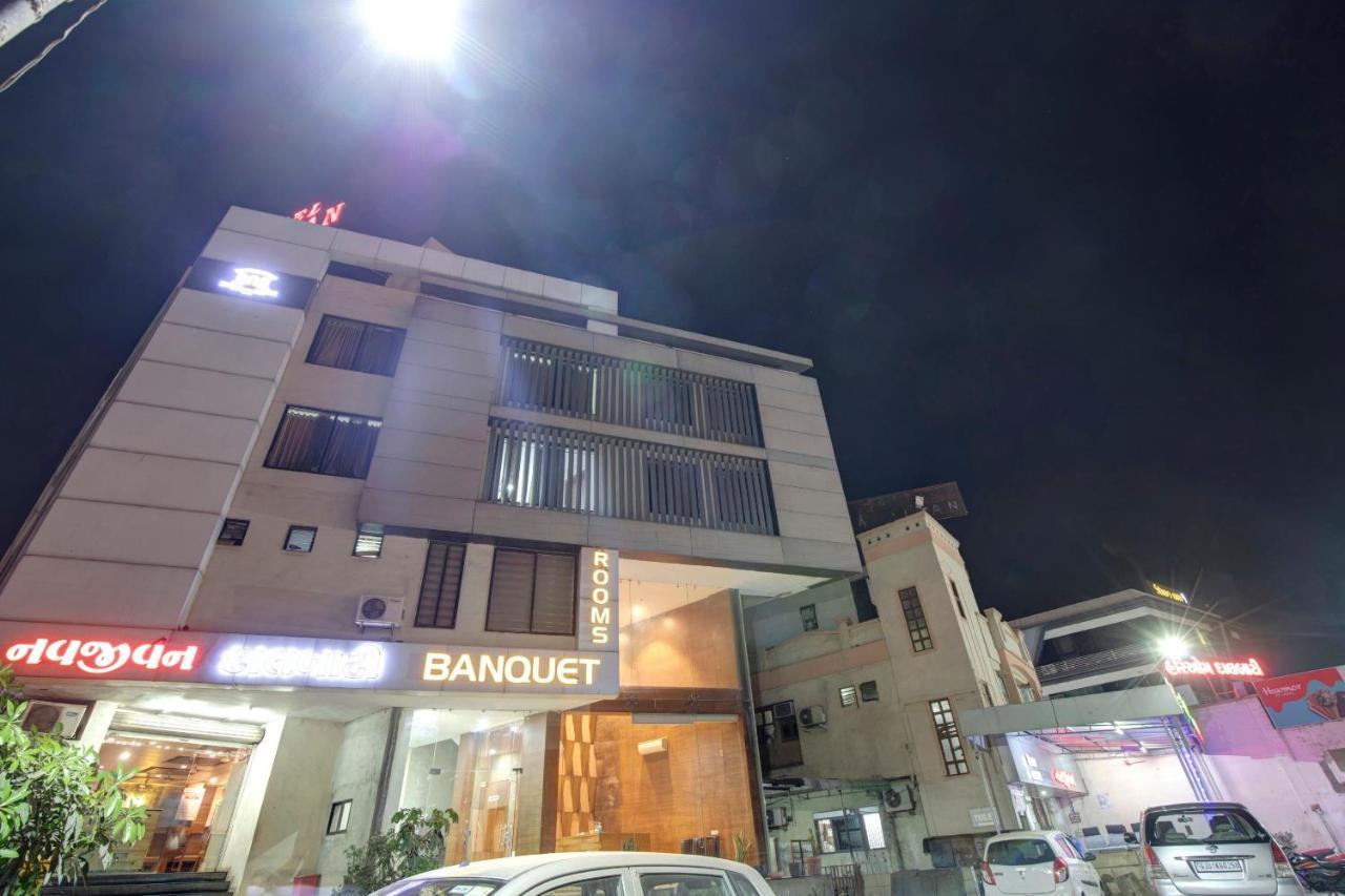 Hotel Navjivan Himatnagar エクステリア 写真