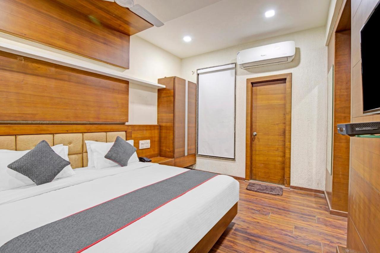 Hotel Navjivan Himatnagar エクステリア 写真