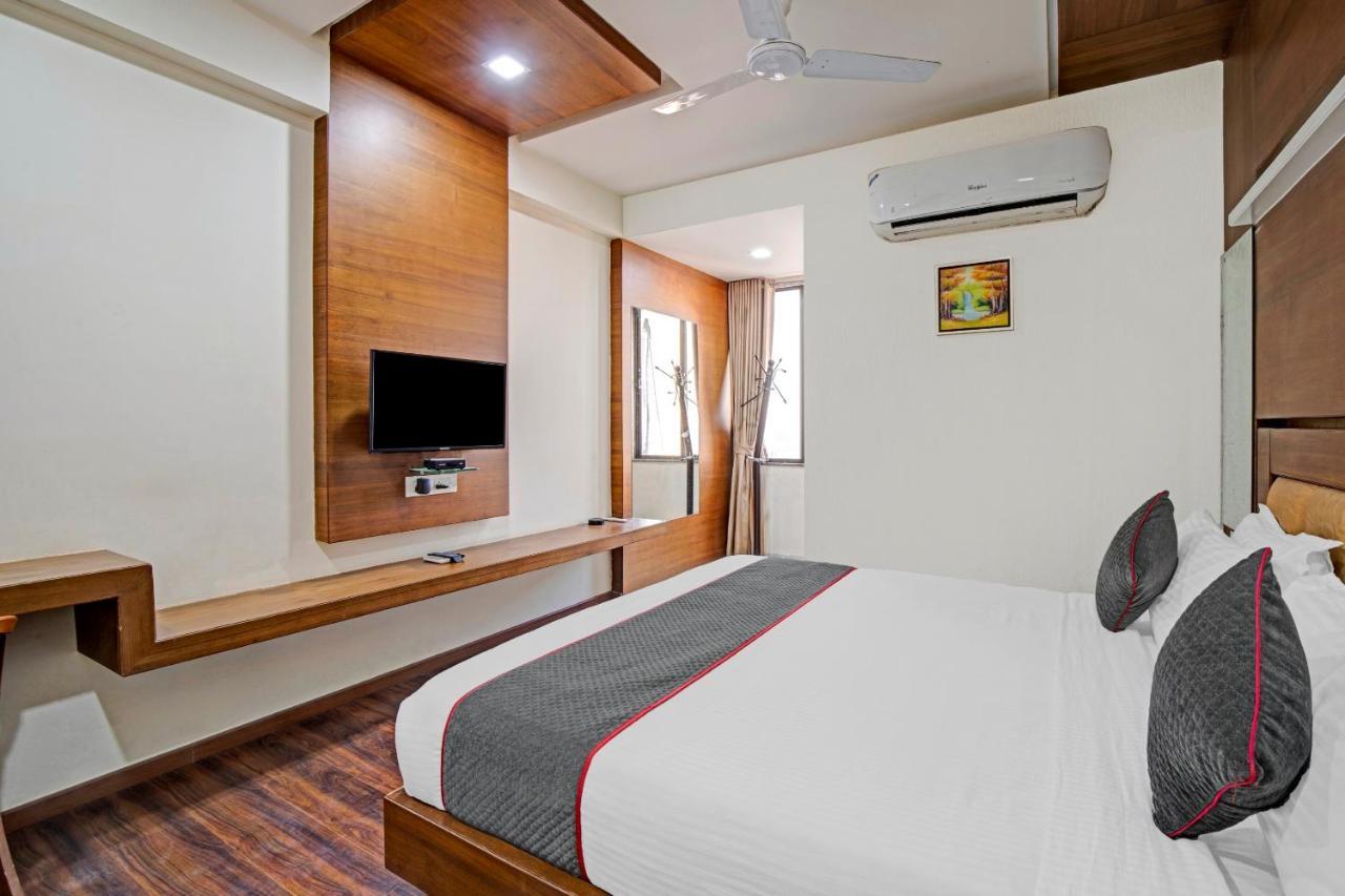 Hotel Navjivan Himatnagar エクステリア 写真