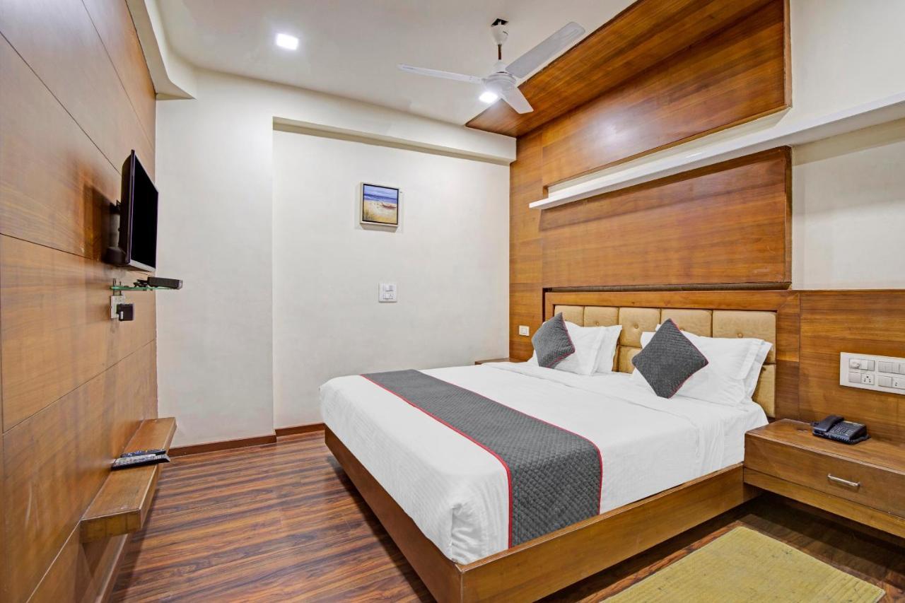 Hotel Navjivan Himatnagar エクステリア 写真