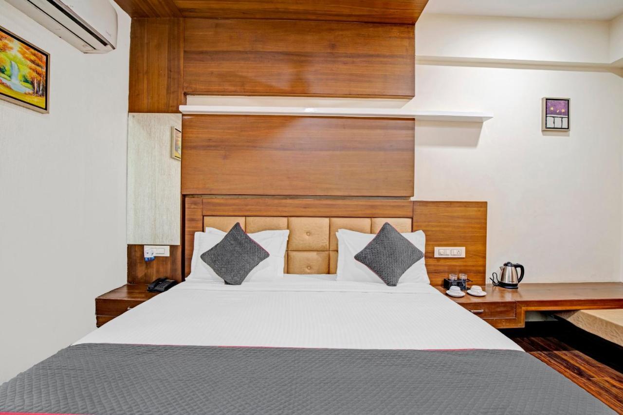 Hotel Navjivan Himatnagar エクステリア 写真