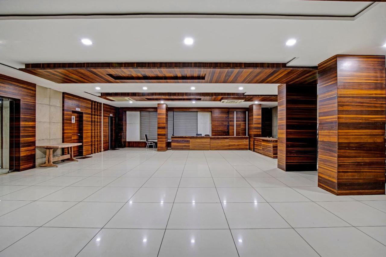 Hotel Navjivan Himatnagar エクステリア 写真