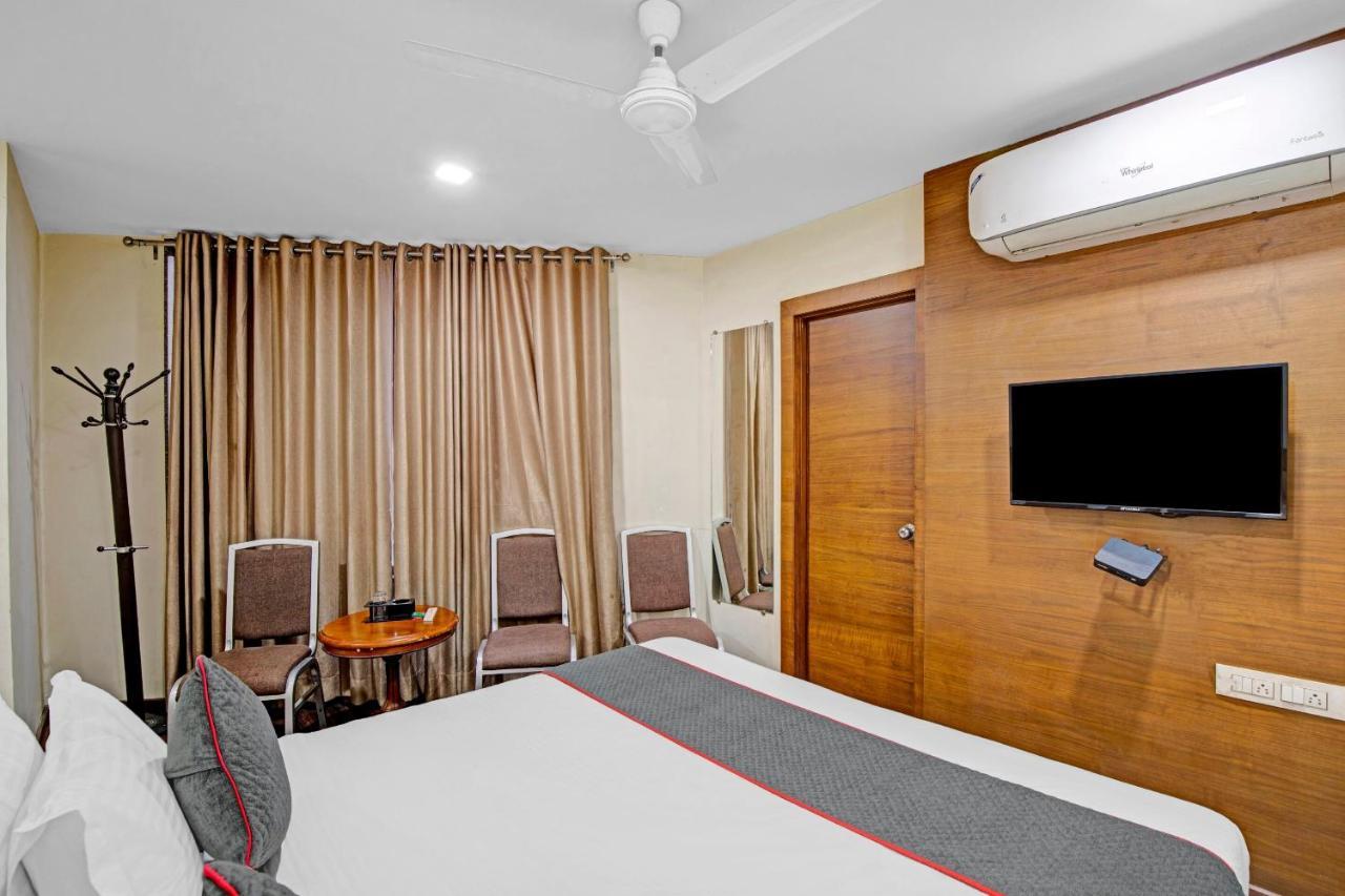 Hotel Navjivan Himatnagar エクステリア 写真