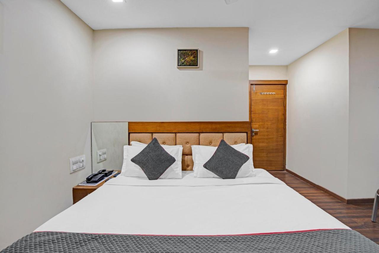 Hotel Navjivan Himatnagar エクステリア 写真