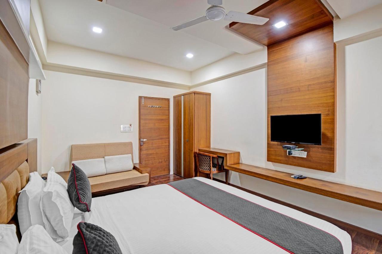 Hotel Navjivan Himatnagar エクステリア 写真