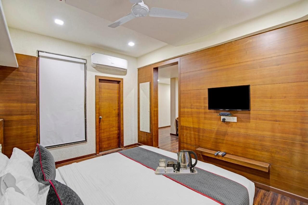 Hotel Navjivan Himatnagar エクステリア 写真