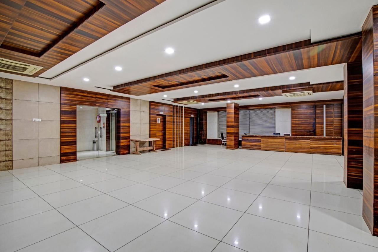 Hotel Navjivan Himatnagar エクステリア 写真